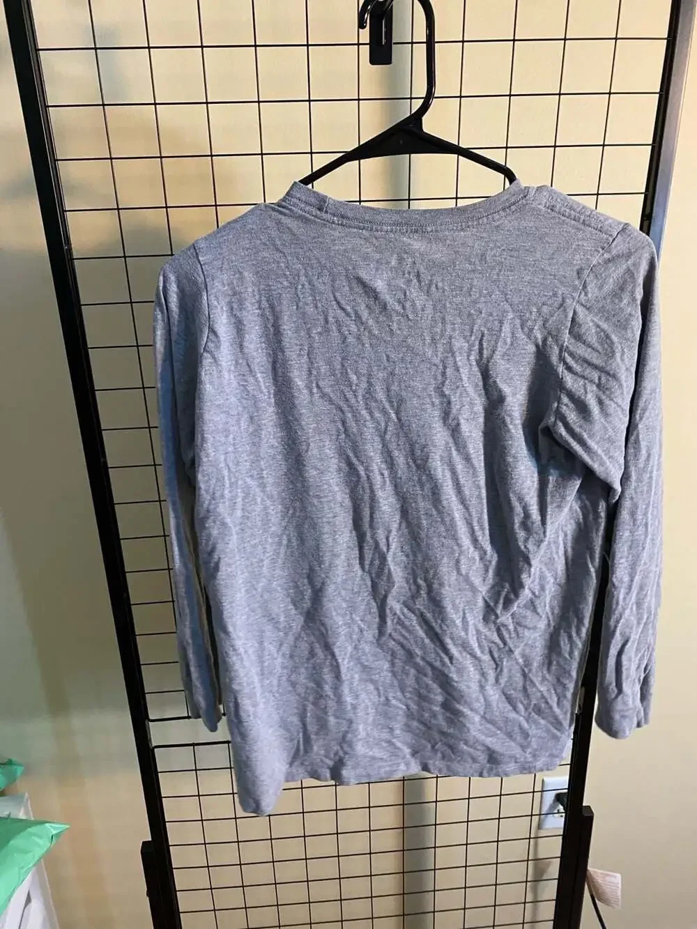 Nike The Nike Tee Men's Athletic Cut Long Sleeve Graphic Shirt Gray